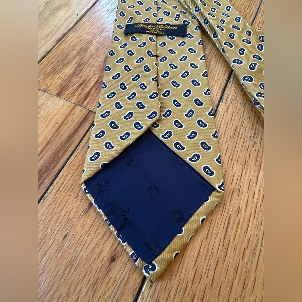Brooks Brothers Makers 100% Silk Men’s Tie Gold/Blue Paisley Geometric 56” - Picture 3 of 6
